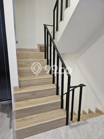 Rumah Mewah LB 165m2 Siap Huni Desain Elegan di BSD Green Wich, Tangerang Rumah Mewah LB 165m2 Siap Huni Desain Elegan di BSD Green Wich, Tangerang