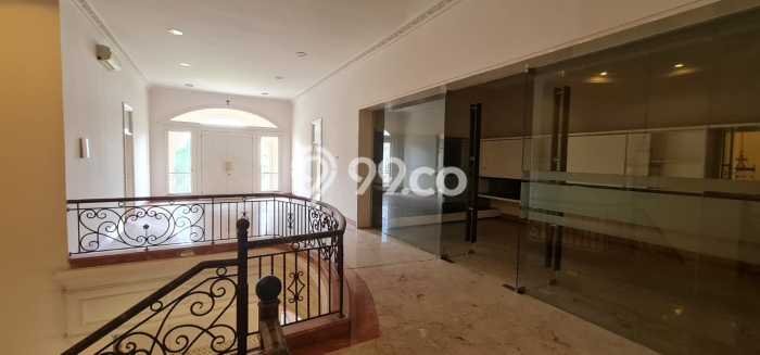 Sewa Rumah Nyaman LT 525m2 / LB 1050m2 di Pantai Indah Kapuk, Jakarta Utara Sewa Rumah Nyaman LT 525m2 / LB 1050m2 di Pantai Indah Kapuk, Jakarta Utara