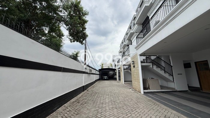 Rumah Mewah LB 300m2 Siap Pakai Desain Elegan di Kemang, Jakarta Selatan Rumah Mewah LB 300m2 Siap Pakai Desain Elegan di Kemang, Jakarta Selatan