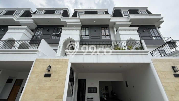 Rumah Luxury Modern Tanpa Renovasi di Pejaten Jakarta Selatan Rumah Luxury Modern Tanpa Renovasi di Pejaten Jakarta Selatan