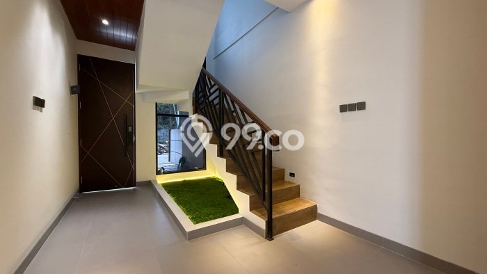 Siap Huni Rumah Mewah 5 Kamar di Pasar Rebo Dekat ke Mana Saja Siap Huni Rumah Mewah 5 Kamar di Pasar Rebo Dekat ke Mana Saja