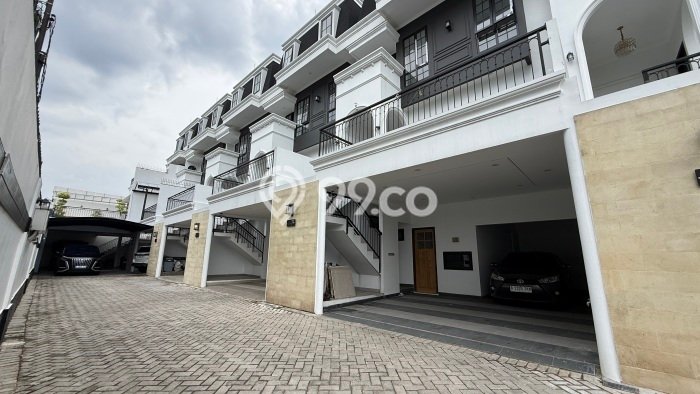 Rumah Luxury Modern Tanpa Renovasi di Pejaten Jakarta Selatan Rumah Luxury Modern Tanpa Renovasi di Pejaten Jakarta Selatan