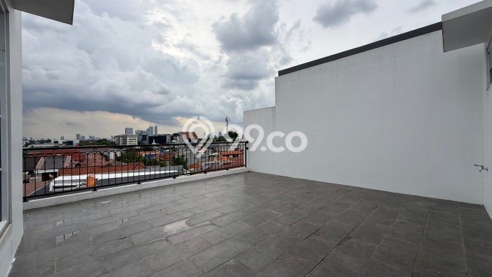 Rumah Luxury Modern Tanpa Renovasi di Pejaten Jakarta Selatan Rumah Luxury Modern Tanpa Renovasi di Pejaten Jakarta Selatan