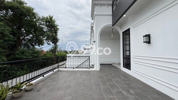 Rumah Luxury Modern Tanpa Renovasi di Pejaten Jakarta Selatan Rumah Luxury Modern Tanpa Renovasi di Pejaten Jakarta Selatan