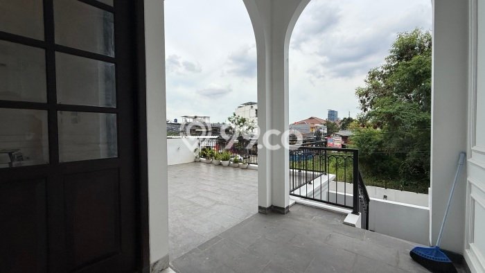 Rumah Luxury Modern Tanpa Renovasi di Pejaten Jakarta Selatan Rumah Luxury Modern Tanpa Renovasi di Pejaten Jakarta Selatan