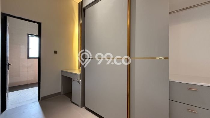 Siap Huni Rumah Mewah 5 Kamar di Pasar Rebo Dekat ke Mana Saja Siap Huni Rumah Mewah 5 Kamar di Pasar Rebo Dekat ke Mana Saja