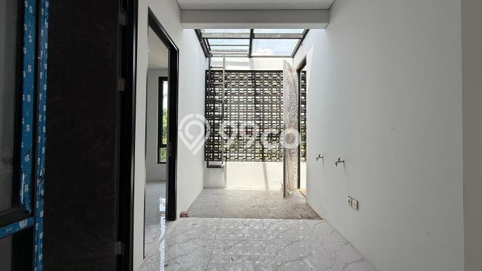 Siap Huni Rumah Mewah 5 Kamar di Cilandak Dekat ke Mana Pun Siap Huni Rumah Mewah 5 Kamar di Cilandak Dekat ke Mana Pun