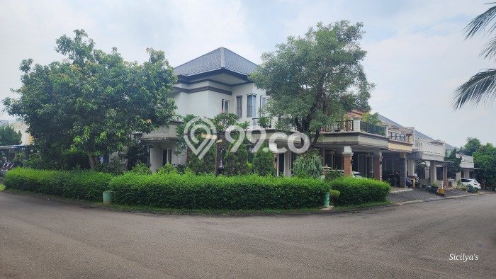 Ready to Use! Luxury House LT 268m2 Desain Elegan di Kota Wisata Ready to Use! Luxury House LT 268m2 Desain Elegan di Kota Wisata
