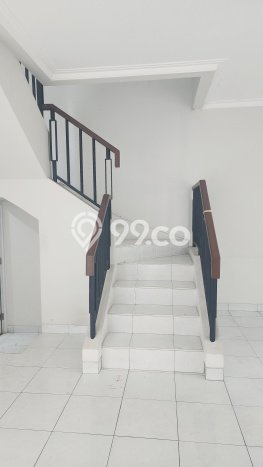 LOKASI TERBAIK! Rumah di Kota Wisata, 2 KM, Lingkungan Elite, Luas 136m² LB 131m² LOKASI TERBAIK! Rumah di Kota Wisata, 2 KM, Lingkungan Elite, Luas 136m² LB 131m²