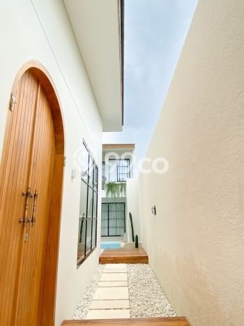 Vila Kawasan , Ukuran 250m2m², Lokasi Strategis untuk usaha Vila Kawasan , Ukuran 250m2m², Lokasi Strategis untuk usaha