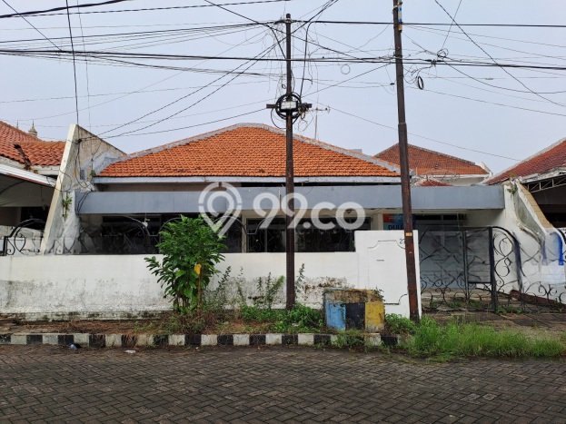 Ready to Use! Premium House LT 300m2 Desain Elegan di Manyar Ready to Use! Premium House LT 300m2 Desain Elegan di Manyar