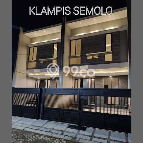Rumah Luas Asri 3 KT Siap Huni di Manyar Surabaya Rumah Luas Asri 3 KT Siap Huni di Manyar Surabaya