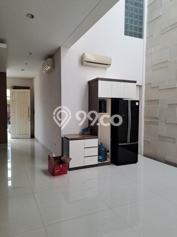 Rumah Elit Modern Tanpa Renovasi di Jemursari Surabaya Rumah Elit Modern Tanpa Renovasi di Jemursari Surabaya