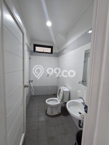 Disewakan! Rumah 3 Kamar Tidur &
2 Kamar Mandi di Gading Serpong Serenade Lake, Tangerang Disewakan! Rumah 3 Kamar Tidur &
2 Kamar Mandi di Gading Serpong Serenade Lake, Tangerang