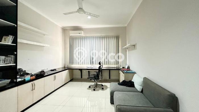 Rumah Mewah LB 310m2 Siap Pakai Desain Elegan di BSD Foresta, Tangerang Rumah Mewah LB 310m2 Siap Pakai Desain Elegan di BSD Foresta, Tangerang