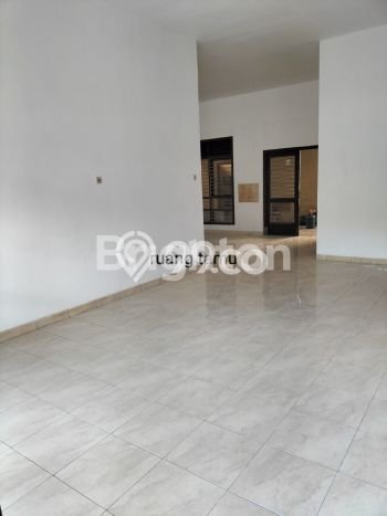 Jual Rumah Mewah Elegan Dengan View Cantik di Ngagel, Surabaya Jual Rumah Mewah Elegan Dengan View Cantik di Ngagel, Surabaya