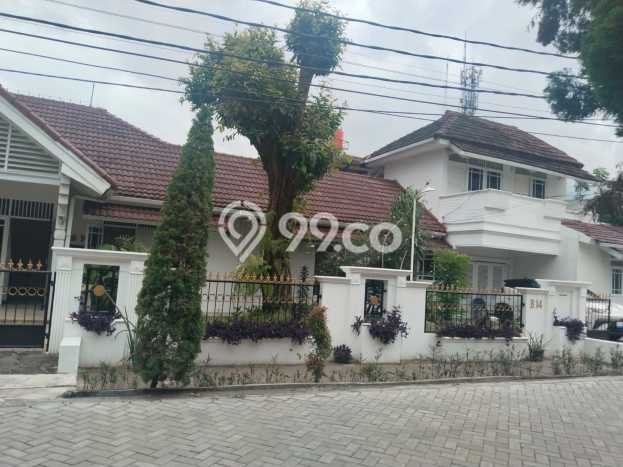 Rumah Elit LB 350m2 Siap Pakai Desain Elegan di Kreo, Tangerang Rumah Elit LB 350m2 Siap Pakai Desain Elegan di Kreo, Tangerang