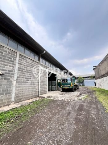 Gudang Disewa di Bandung dengan LB 720m2 Area Komersial Ramai Gudang Disewa di Bandung dengan LB 720m2 Area Komersial Ramai