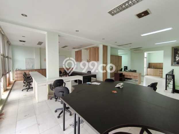 AREA BISNIS! Ruko di , Luas 240m2m², Mainroad, Ramai AREA BISNIS! Ruko di , Luas 240m2m², Mainroad, Ramai