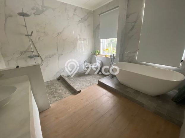 Dijual Rumah Luas Elegan Dengan View Eksklusif di Alam Sutera, Tangerang Dijual Rumah Luas Elegan Dengan View Eksklusif di Alam Sutera, Tangerang