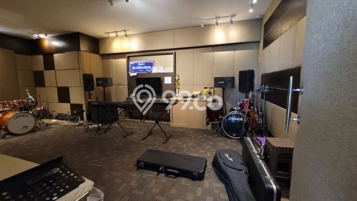 Ready to Use! Luxury House LT 624m2 Desain Modern di Gading Serpong Ready to Use! Luxury House LT 624m2 Desain Modern di Gading Serpong