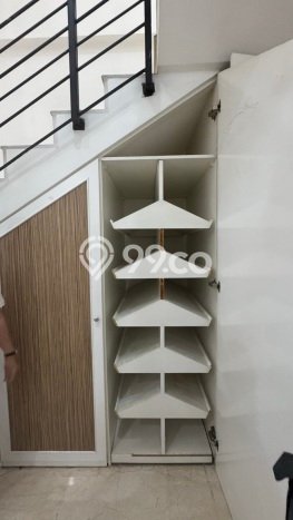 Rumah sewa siap huni 4 Kamar Tidur di Pantai Indah Kapuk, Jakarta Utara Rumah sewa siap huni 4 Kamar Tidur di Pantai Indah Kapuk, Jakarta Utara
