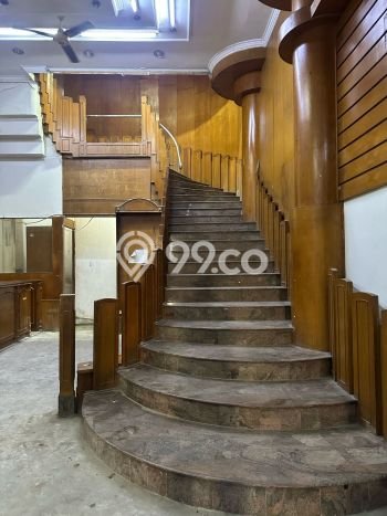 Ruko Dijual di Jakarta Pusat LT 135m2 & LB 520m2 Lokasi Terbaik! Ruko Dijual di Jakarta Pusat LT 135m2 & LB 520m2 Lokasi Terbaik!