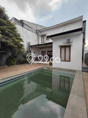 Disewakan! Rumah 4 Kamar Tidur &
4 Kamar Mandi di Jeruk Purut, Jakarta Selatan Disewakan! Rumah 4 Kamar Tidur &
4 Kamar Mandi di Jeruk Purut, Jakarta Selatan