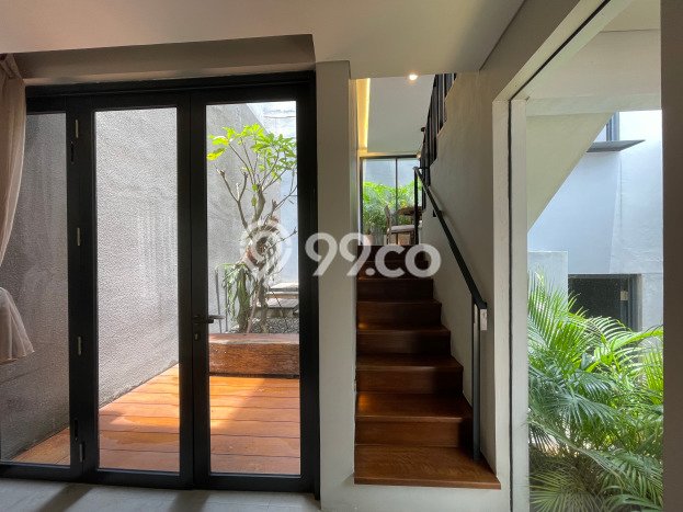 Rumah Elit Modern Tanpa Renovasi di Jati Padang Jakarta Selatan Rumah Elit Modern Tanpa Renovasi di Jati Padang Jakarta Selatan