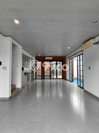 For Sale! Luxury House LT 143m2 Desain Elegan di Cipete For Sale! Luxury House LT 143m2 Desain Elegan di Cipete
