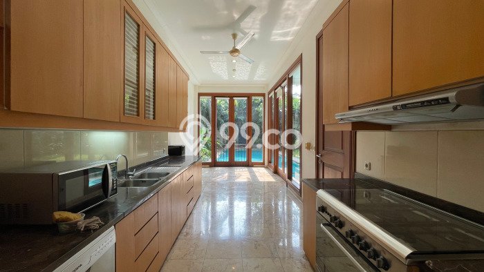 Rumah Bagus Disewakan di Kemang, Jakarta Selatan LT 610m2, LB 480m2 Rumah Bagus Disewakan di Kemang, Jakarta Selatan LT 610m2, LB 480m2