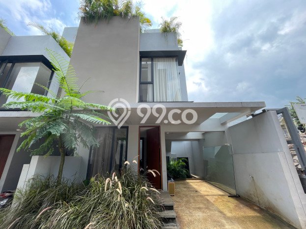 Rumah Elit Modern Tanpa Renovasi di Jati Padang Jakarta Selatan Rumah Elit Modern Tanpa Renovasi di Jati Padang Jakarta Selatan