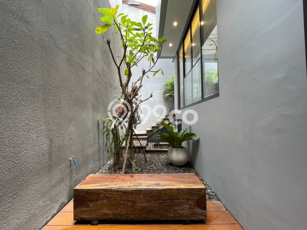 Rumah Elit Modern Tanpa Renovasi di Jati Padang Jakarta Selatan Rumah Elit Modern Tanpa Renovasi di Jati Padang Jakarta Selatan