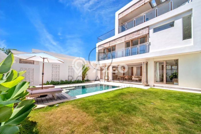 KESEMPATAN EMAS! Vila di , Dimensi 280m2m², Lokasi Elite dengan privasi terjaga KESEMPATAN EMAS! Vila di , Dimensi 280m2m², Lokasi Elite dengan privasi terjaga