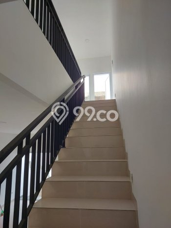 Jual Rumah Luas Megah Dengan View Cantik di Meruya, Jakarta Barat Jual Rumah Luas Megah Dengan View Cantik di Meruya, Jakarta Barat
