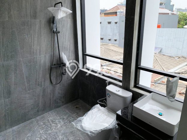Rumah Luas Asri 3 KT Siap Huni di Muara Karang Jakarta Utara Rumah Luas Asri 3 KT Siap Huni di Muara Karang Jakarta Utara