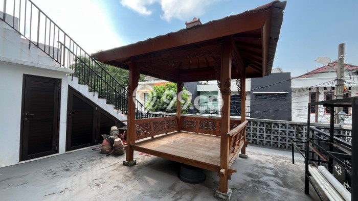Rumah Elit LB 500m2 Siap Pakai Desain Elegan di Kreo, Tangerang Rumah Elit LB 500m2 Siap Pakai Desain Elegan di Kreo, Tangerang