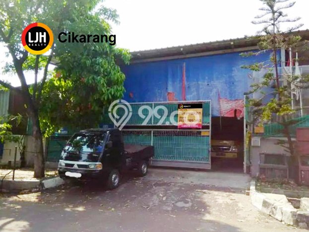 Disewakan Gudang di Kawasan Ramai Jababeka Luas 300m2 Disewakan Gudang di Kawasan Ramai Jababeka Luas 300m2