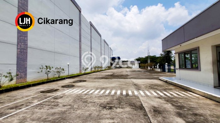 Disewakan Gudang komersial di Lippo Cikarang luas bangunan 11453m2 Disewakan Gudang komersial di Lippo Cikarang luas bangunan 11453m2