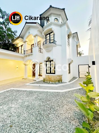 Rumah Modern 5 KT di Delta Mas Bekasi Semi Furnished Rumah Modern 5 KT di Delta Mas Bekasi Semi Furnished