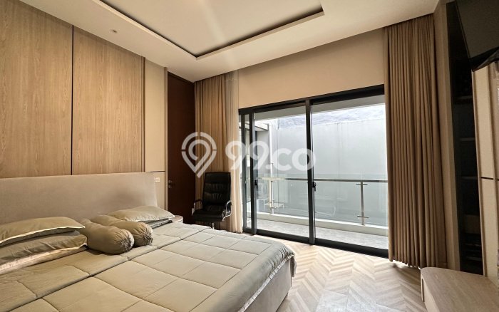 Rumah Elit Modern Tanpa Renovasi di Kota Wisata Jakarta Timur Rumah Elit Modern Tanpa Renovasi di Kota Wisata Jakarta Timur