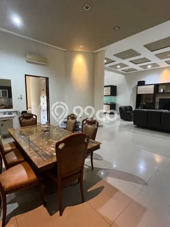 Disewakan! Rumah 7 Kamar Tidur &
6 Kamar Mandi di Pantai Indah Kapuk, Jakarta Utara Disewakan! Rumah 7 Kamar Tidur &
6 Kamar Mandi di Pantai Indah Kapuk, Jakarta Utara