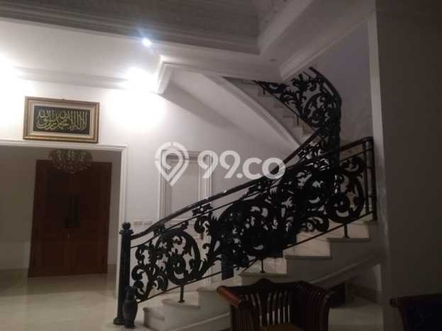 Rumah Mewah LB 405m2 Siap Pakai Desain Elegan di Pondok Kelapa, Jakarta Timur Rumah Mewah LB 405m2 Siap Pakai Desain Elegan di Pondok Kelapa, Jakarta Timur
