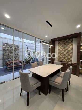 Jarang Ada! Rumah Sewa 5 Kamar Nyaman Siap Huni Puri Indah Jarang Ada! Rumah Sewa 5 Kamar Nyaman Siap Huni Puri Indah