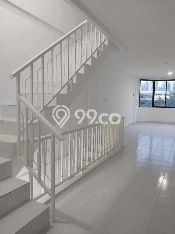 Ruko Dijual di Jakarta Barat LT 67m2 & LB 200m2 Lokasi Terbaik! Ruko Dijual di Jakarta Barat LT 67m2 & LB 200m2 Lokasi Terbaik!