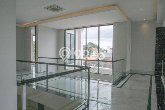 Siap Huni Rumah Mewah 4 Kamar di Kebayoran Baru Dekat ke Mana Saja Siap Huni Rumah Mewah 4 Kamar di Kebayoran Baru Dekat ke Mana Saja