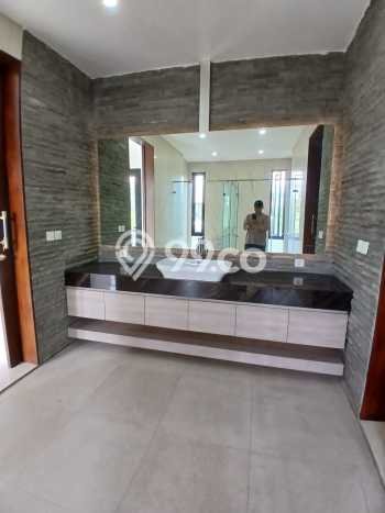 Siap Huni Rumah Mewah 5 Kamar di BSD Dekat ke Mana Saja Siap Huni Rumah Mewah 5 Kamar di BSD Dekat ke Mana Saja