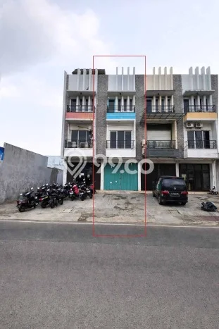 Ruko disewakan di Kembangan Jakarta Barat dengan luas bangunan 210m2 Ruko disewakan di Kembangan Jakarta Barat dengan luas bangunan 210m2