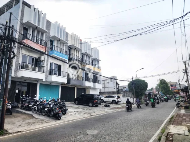 Ruko disewakan di Kembangan Jakarta Barat dengan luas bangunan 210m2 Ruko disewakan di Kembangan Jakarta Barat dengan luas bangunan 210m2