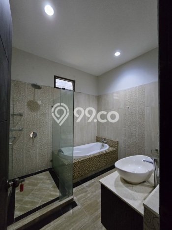 Rumah Luas Asri 5 KT Siap Pakai di Lippo Karawaci Tangerang Rumah Luas Asri 5 KT Siap Pakai di Lippo Karawaci Tangerang